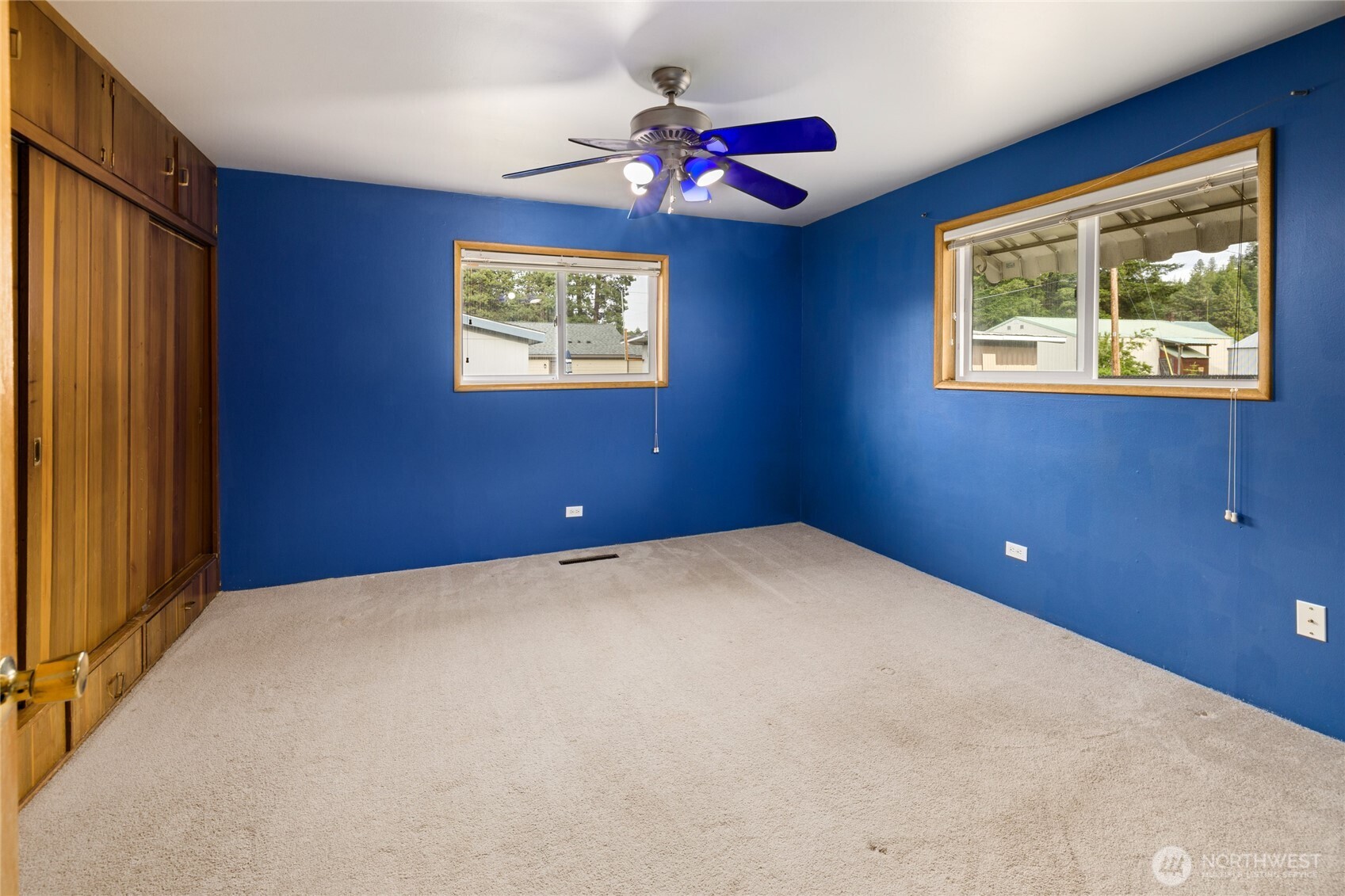 327 Lincoln Street Property Photo 14