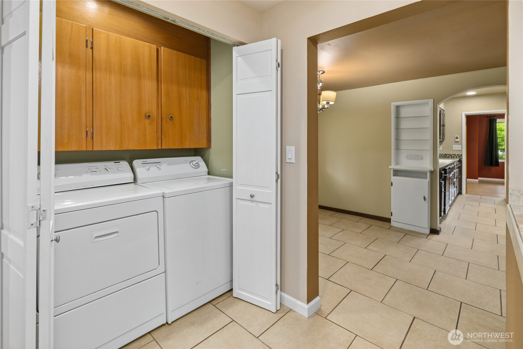 327 Lincoln Street Property Photo 17