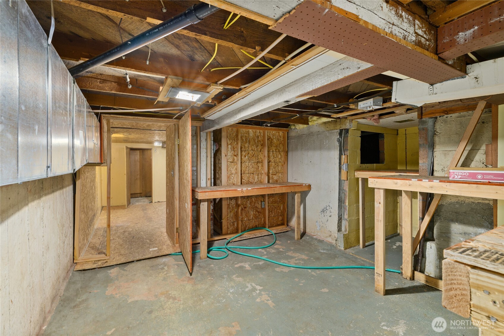 327 Lincoln Street Property Photo 23