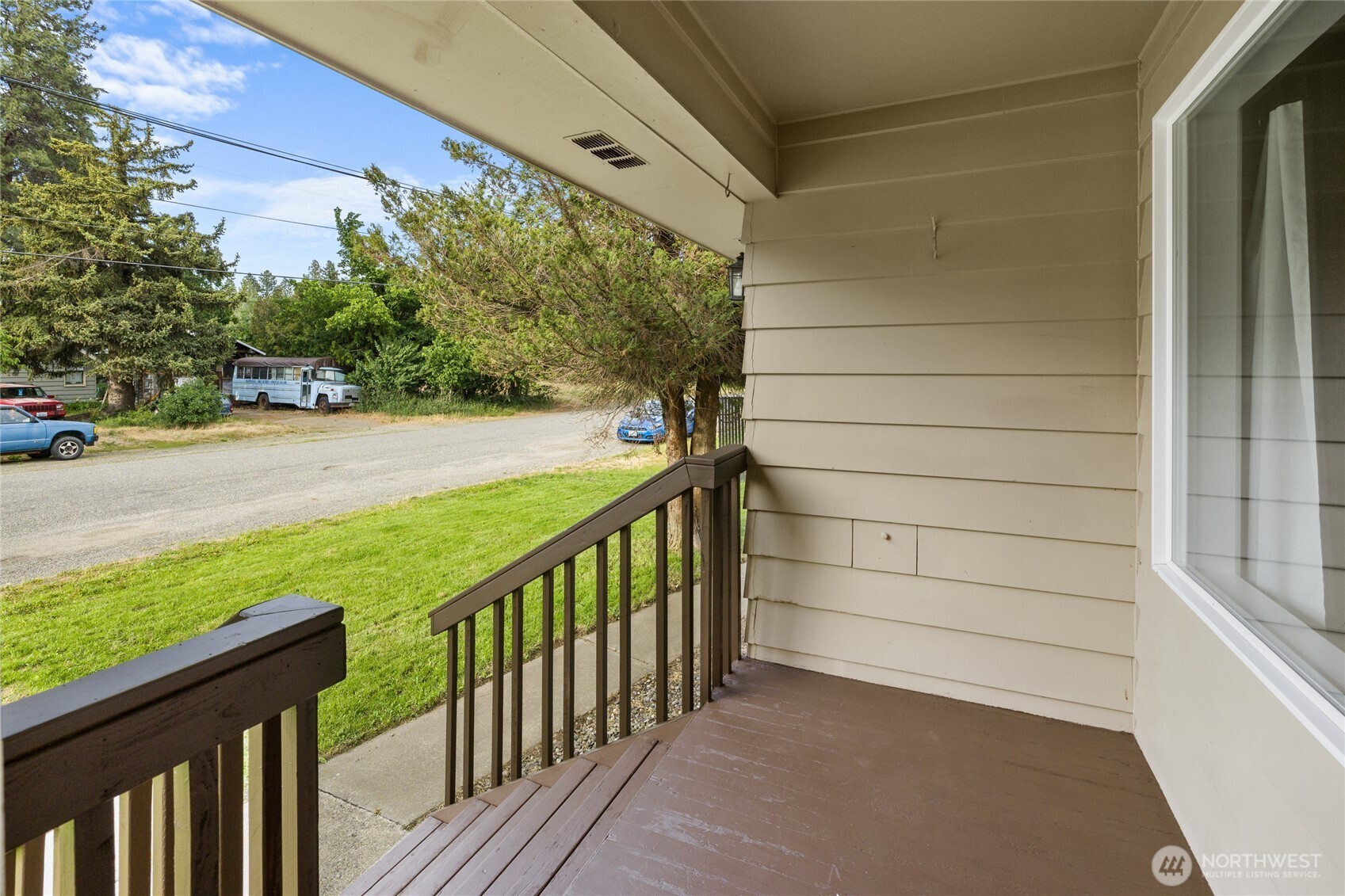 327 Lincoln Street Property Photo 25