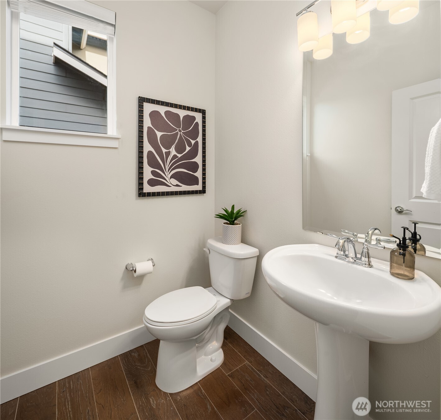 336 Zemp Way Property Photo 16