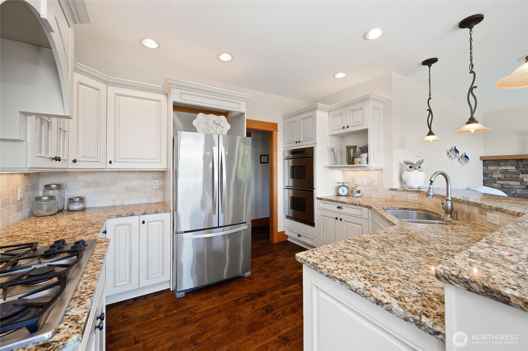 794 W Smith Road Property Photo 10