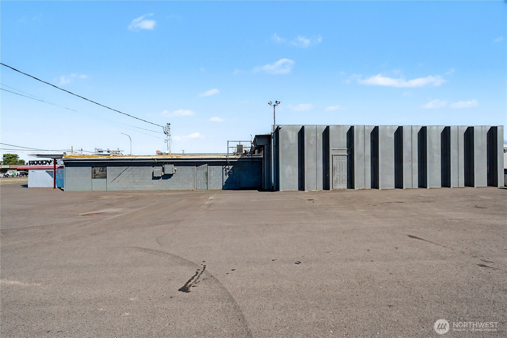 417 W Broadway Avenue Property Photo 10