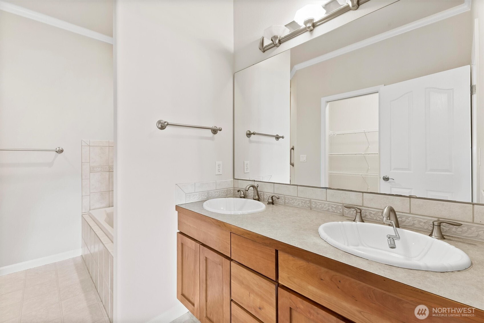 1149 Aaron Drive B Property Photo 24
