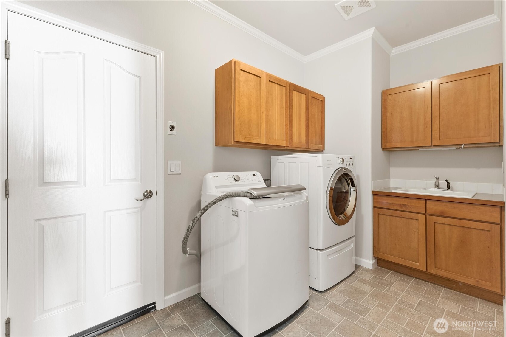 1149 Aaron Drive B Property Photo 36