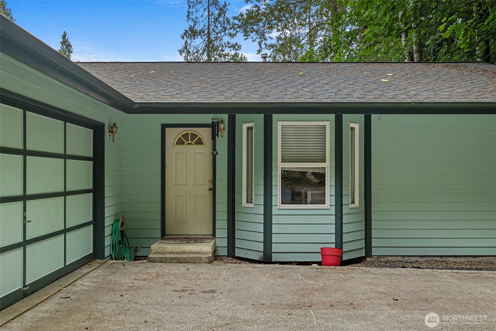 794 West Road Property Photo 2