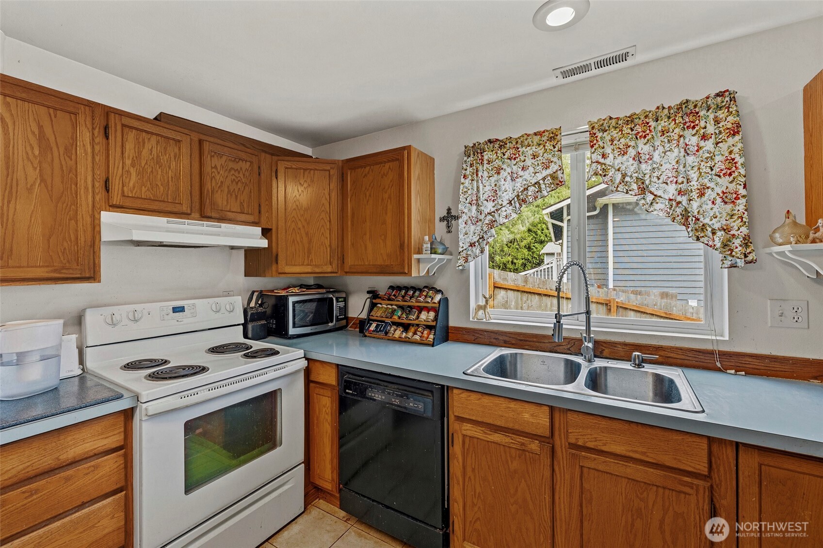 794 West Road Property Photo 20
