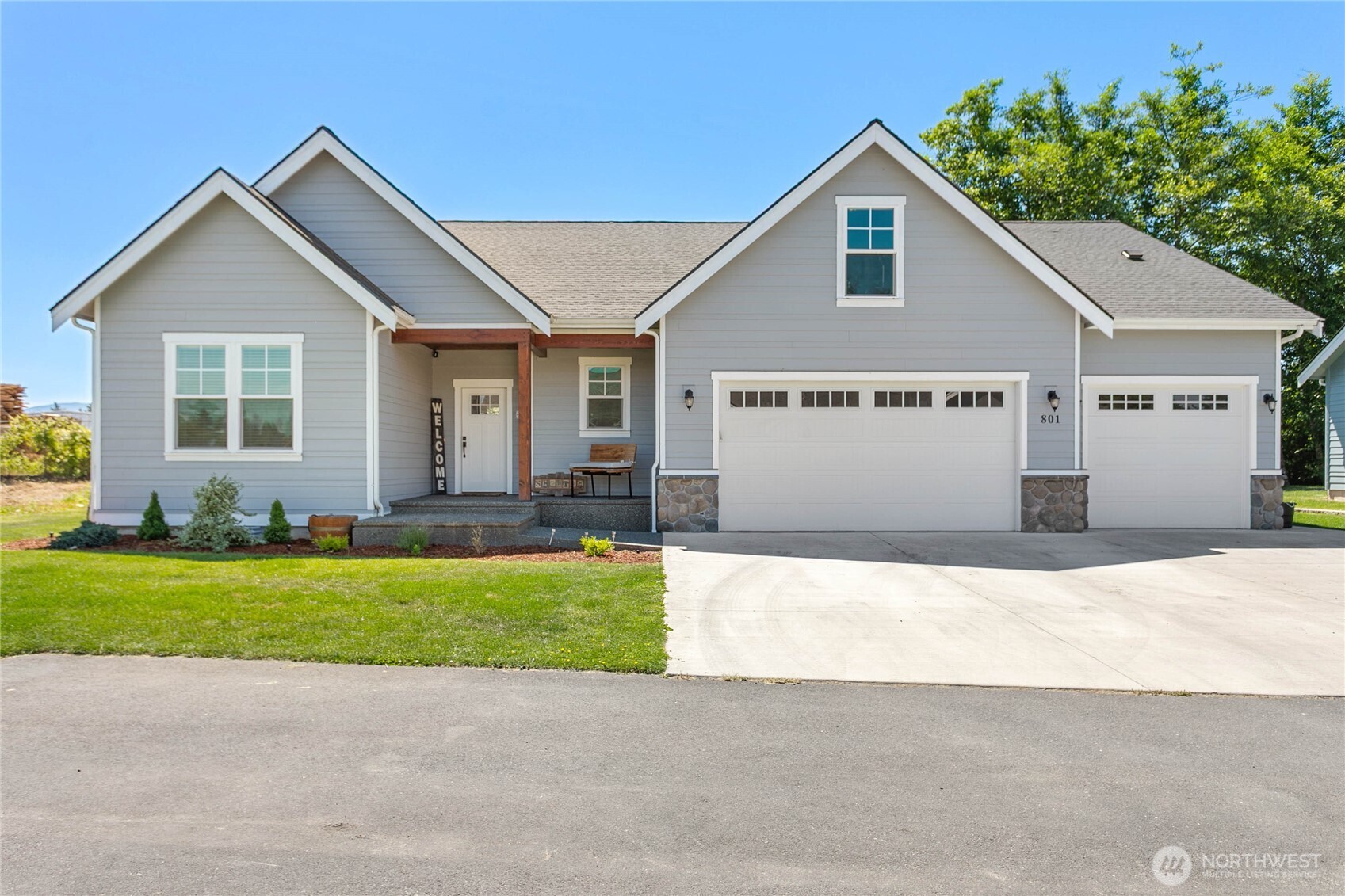 801 Pine Crest Drive Property Photo 1