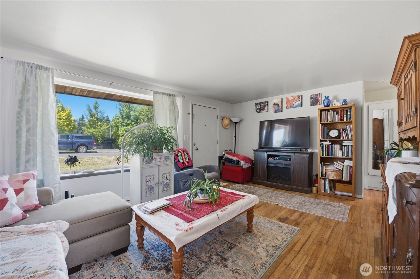 18824 Midvale Avenue Property Photo 9