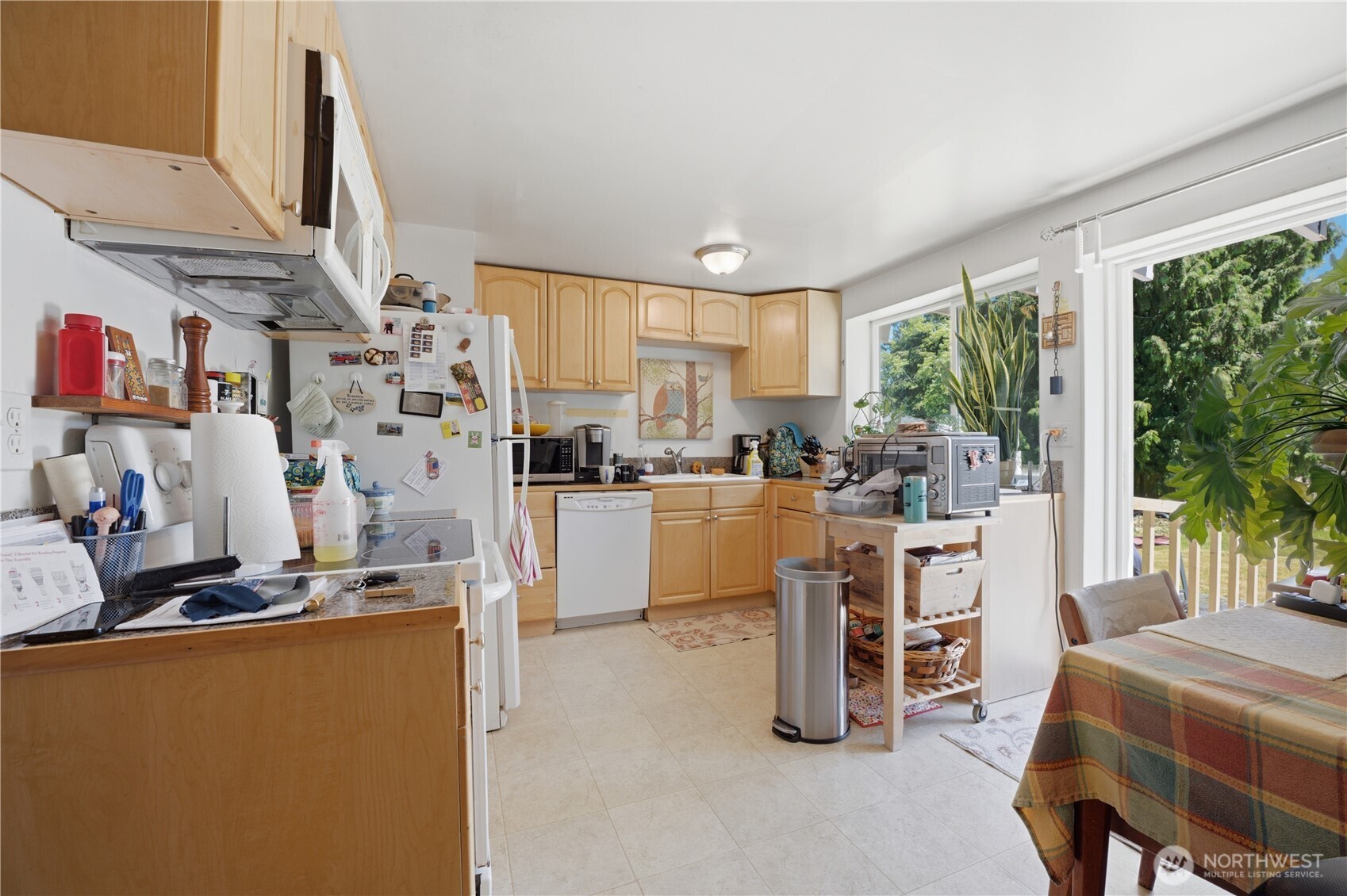 18824 Midvale Avenue Property Photo 10