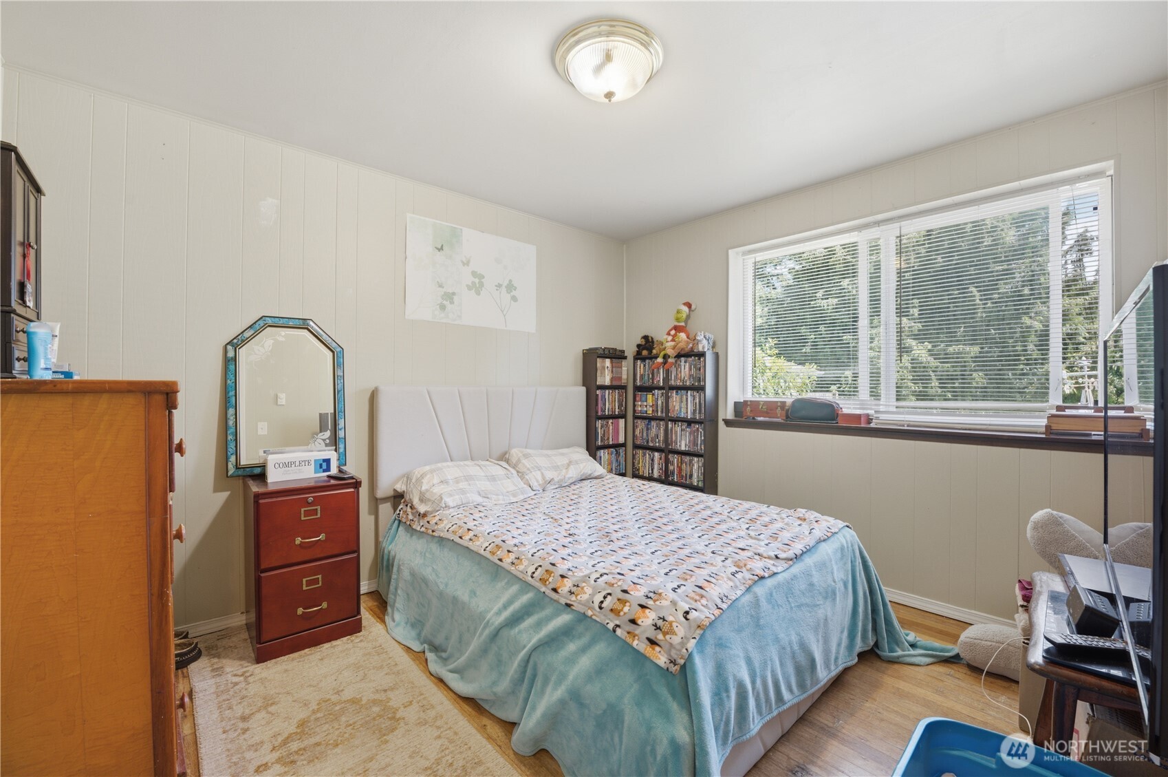 18824 Midvale Avenue Property Photo 13