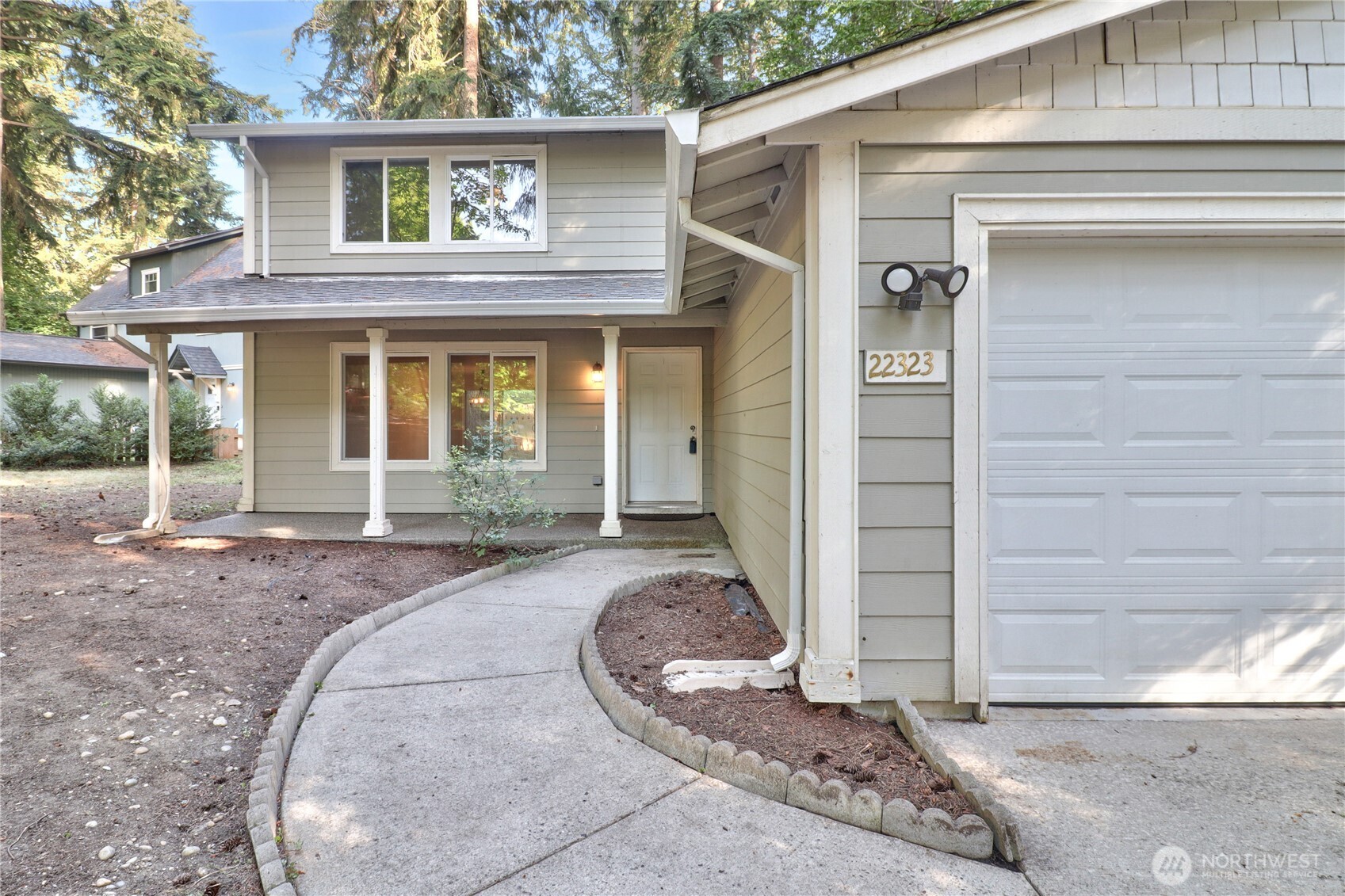 22323 Glenview Court Property Photo 2
