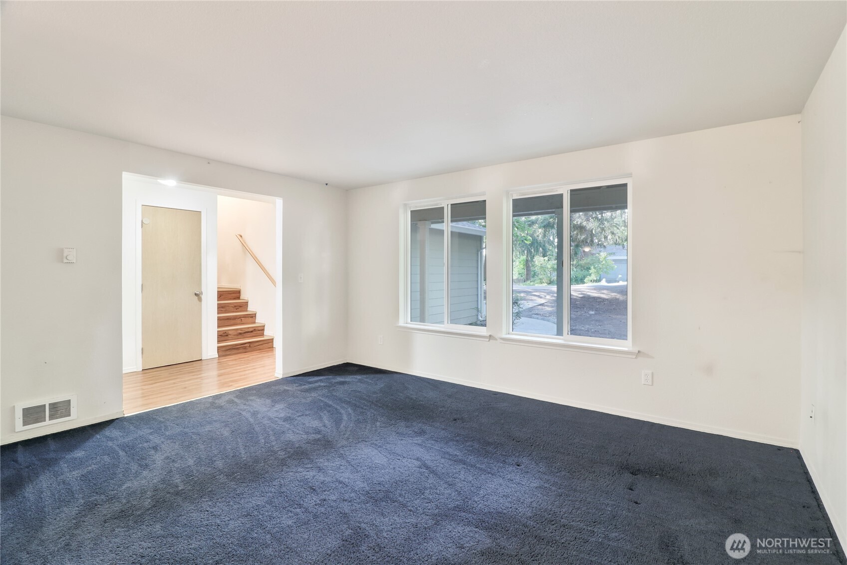 22323 Glenview Court Property Photo 4
