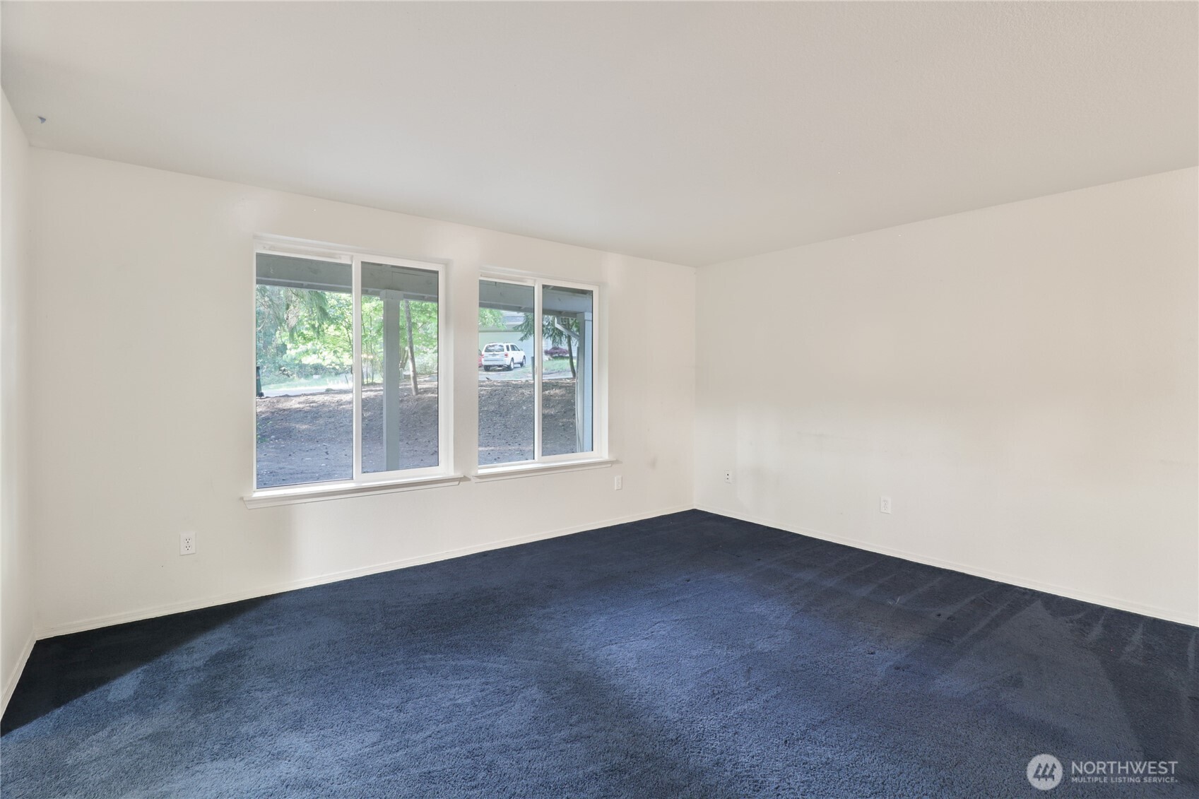22323 Glenview Court Property Photo 5