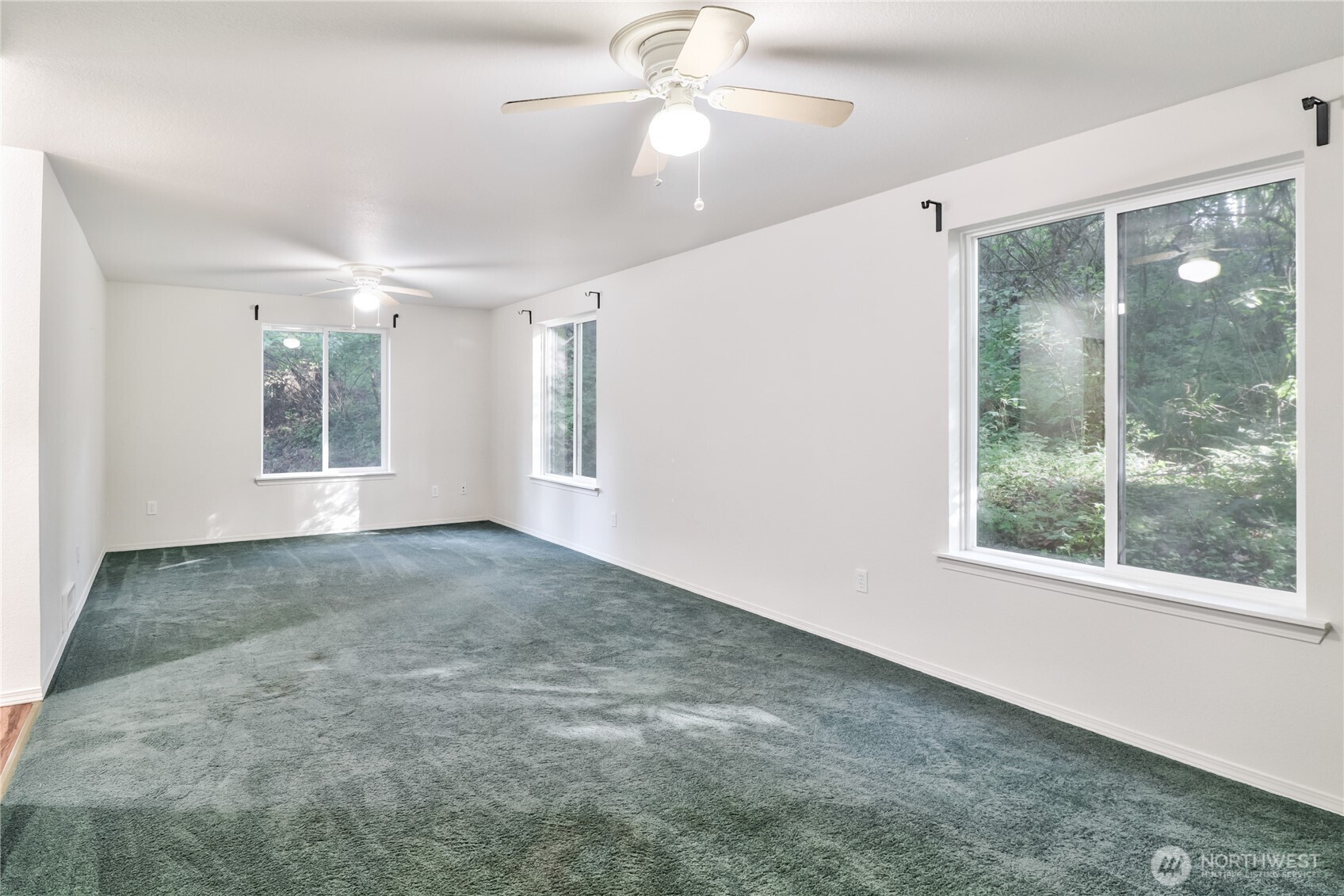 22323 Glenview Court Property Photo 13
