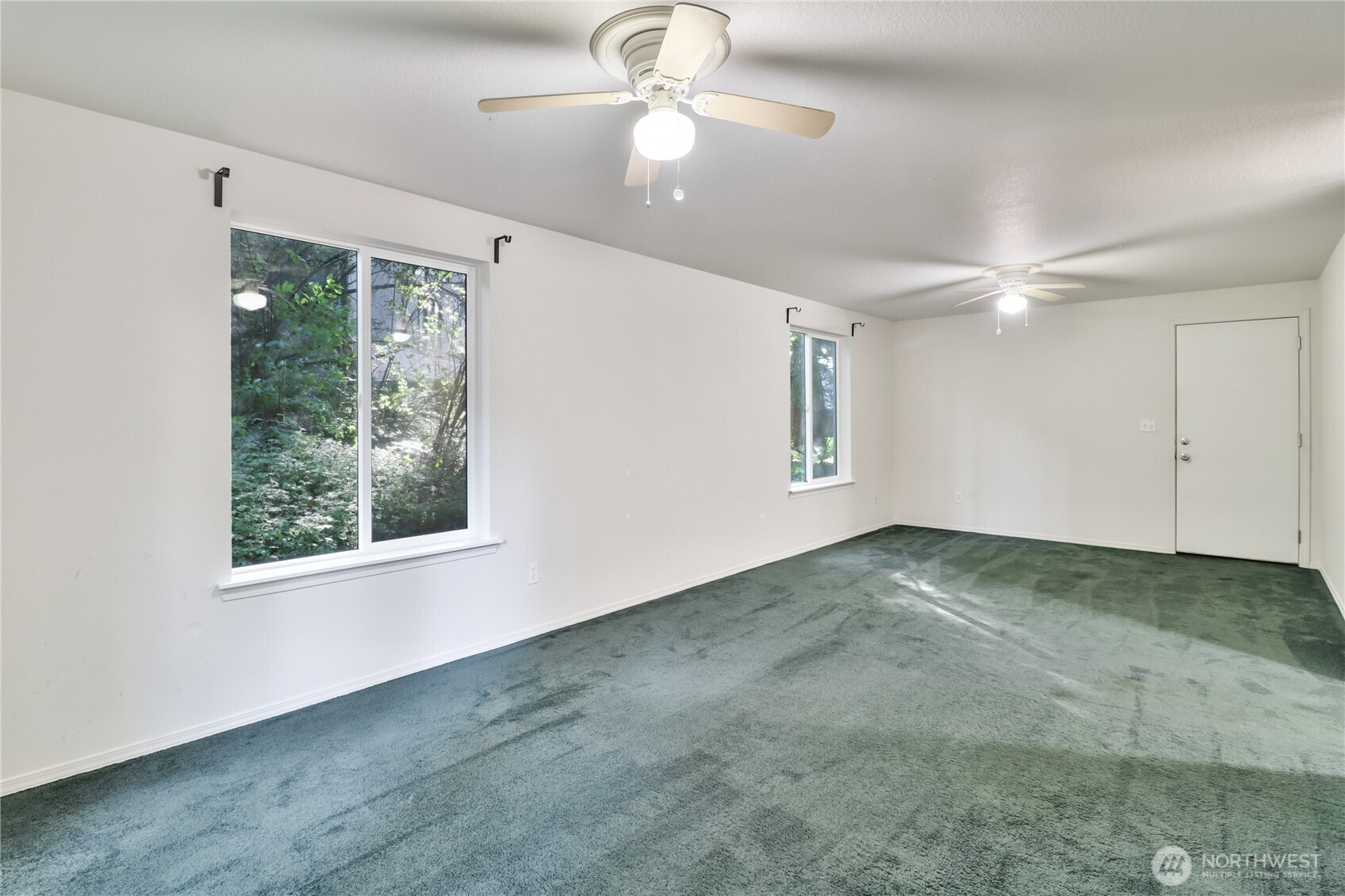 22323 Glenview Court Property Photo 14