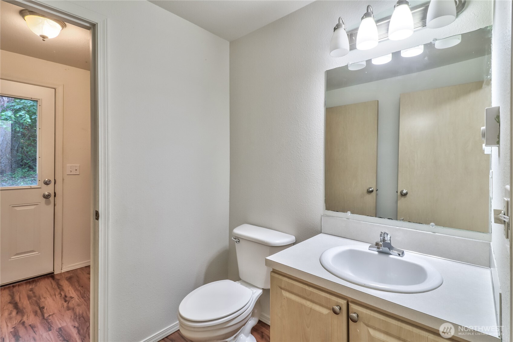 22323 Glenview Court Property Photo 15