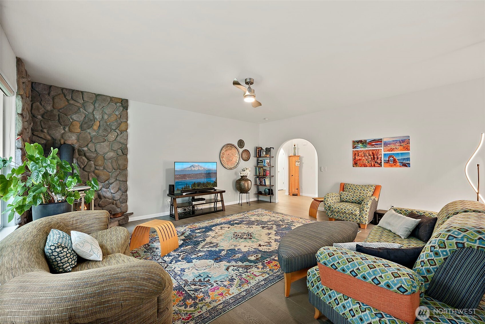 321 E Fairway Dr Property Photo 3