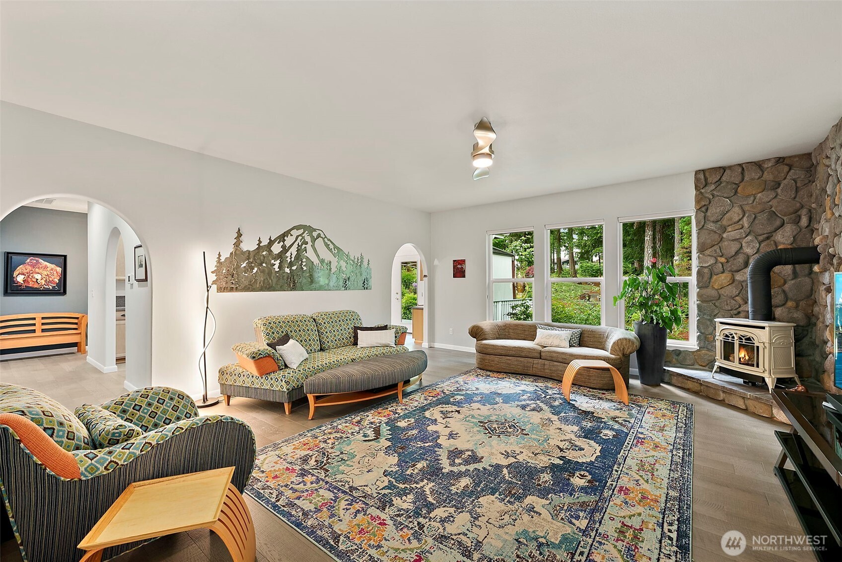 321 E Fairway Dr Property Photo 4