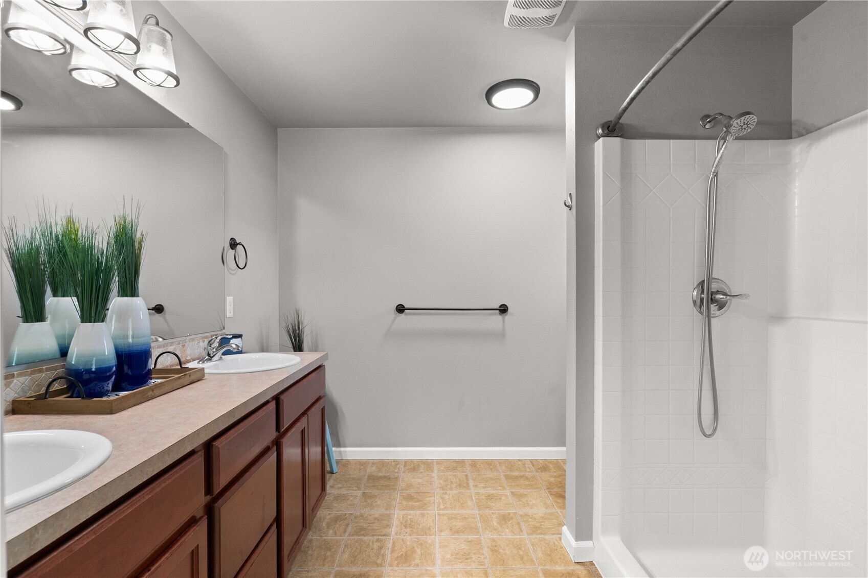4538 Edgewater Boulevard Property Photo 22