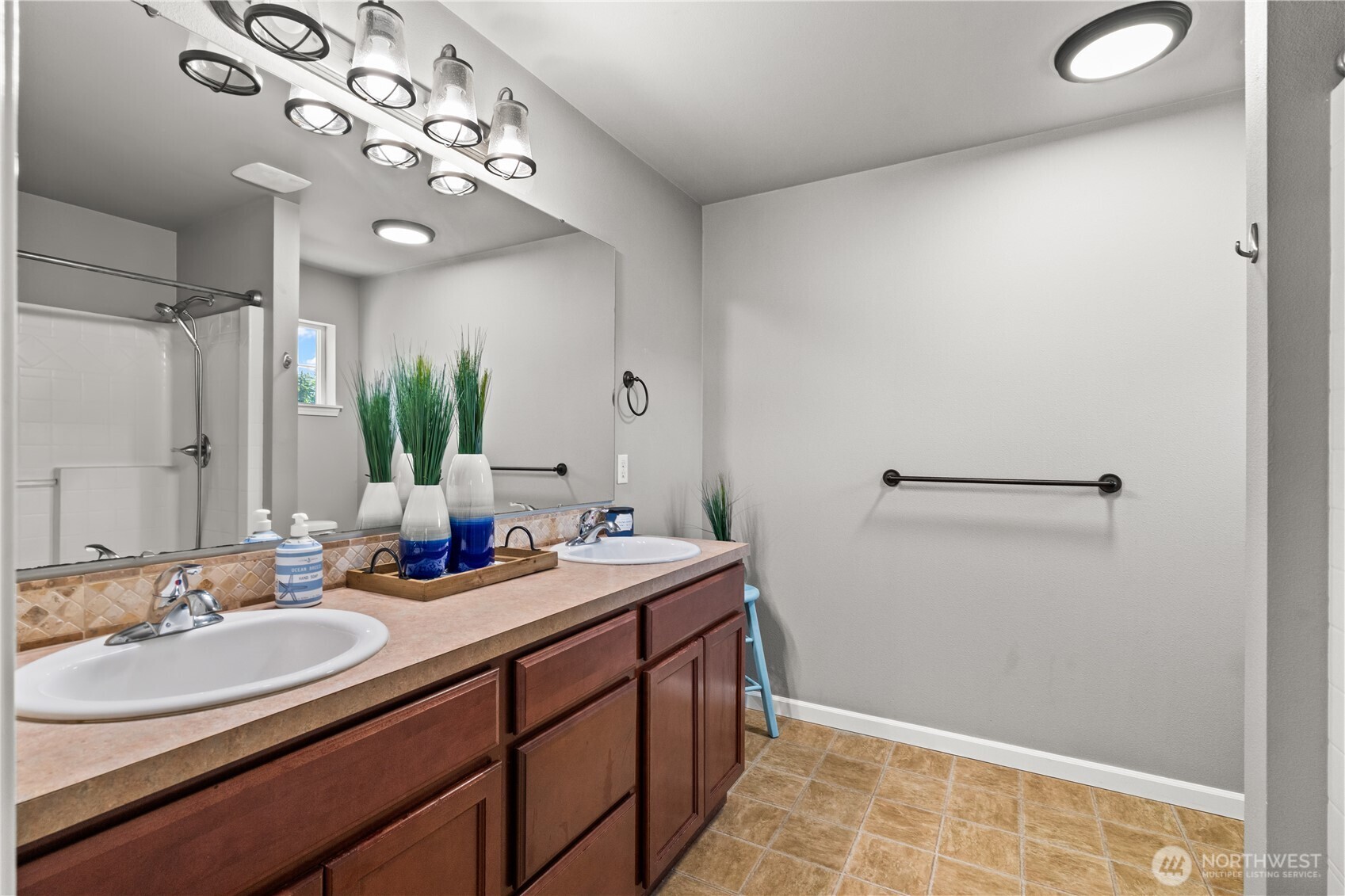 4538 Edgewater Boulevard Property Photo 23