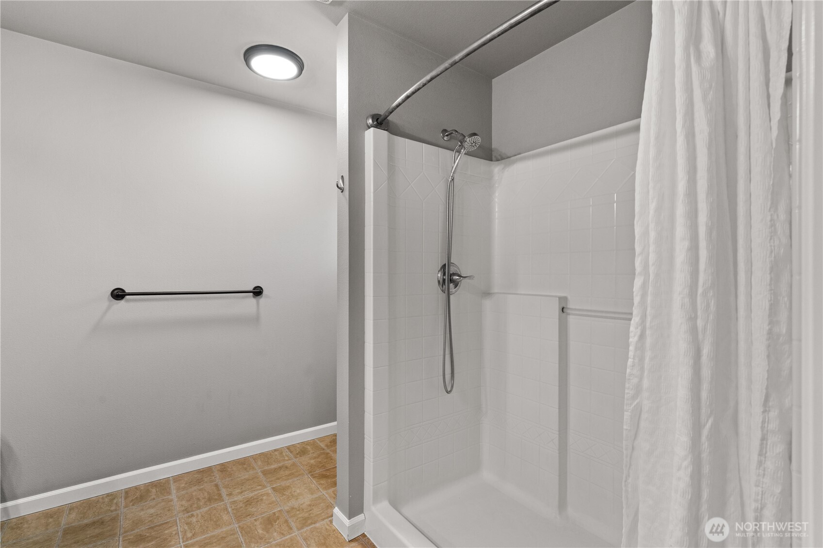 4538 Edgewater Boulevard Property Photo 24