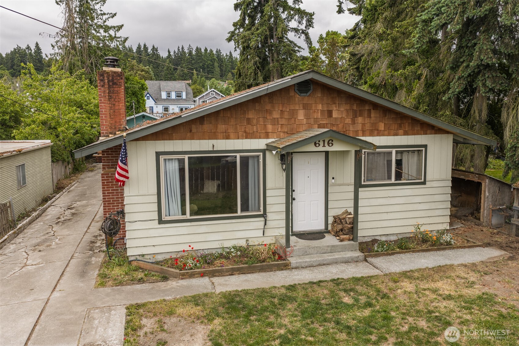 616 E Lauridsen Boulevard Property Photo 1