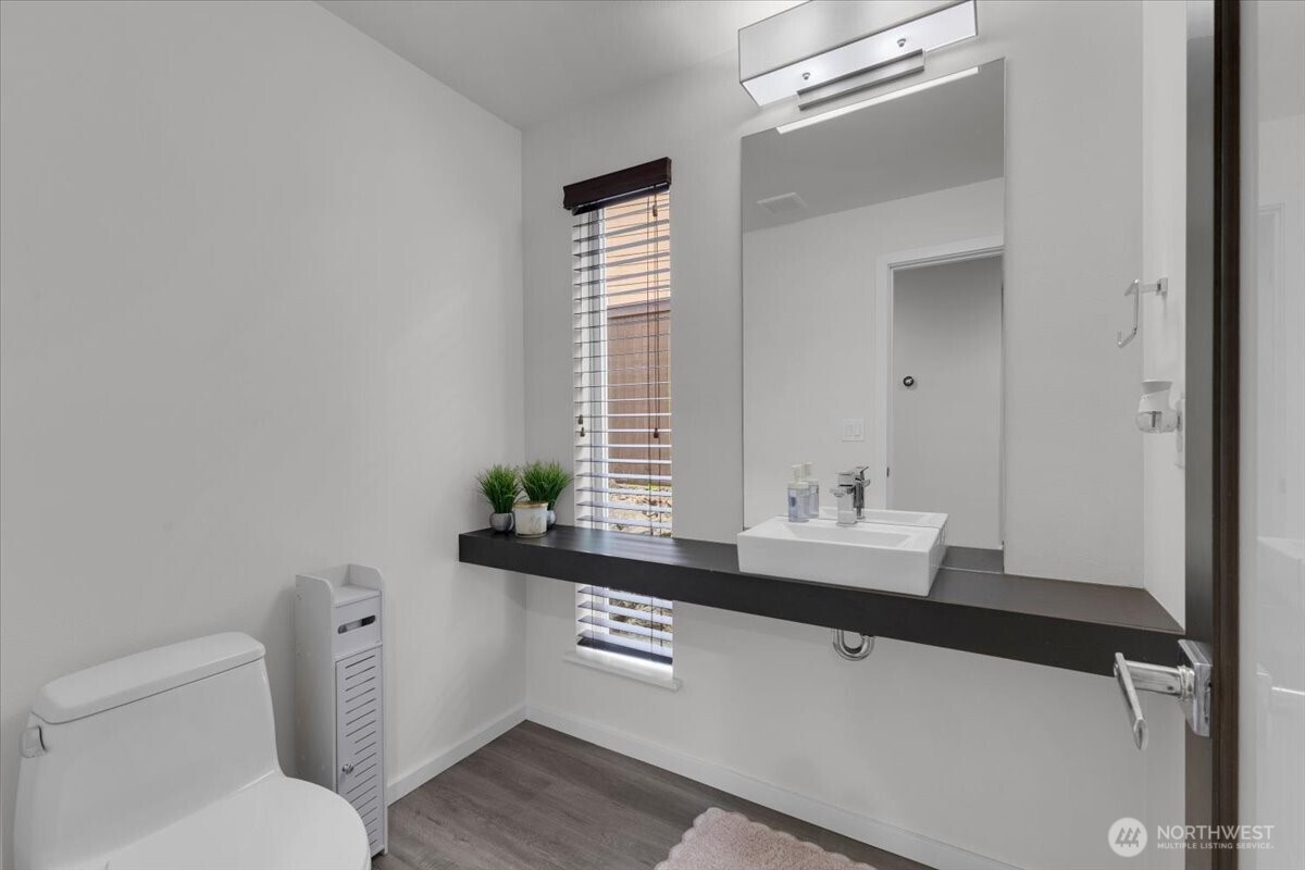 3907 168th Place Property Photo 3