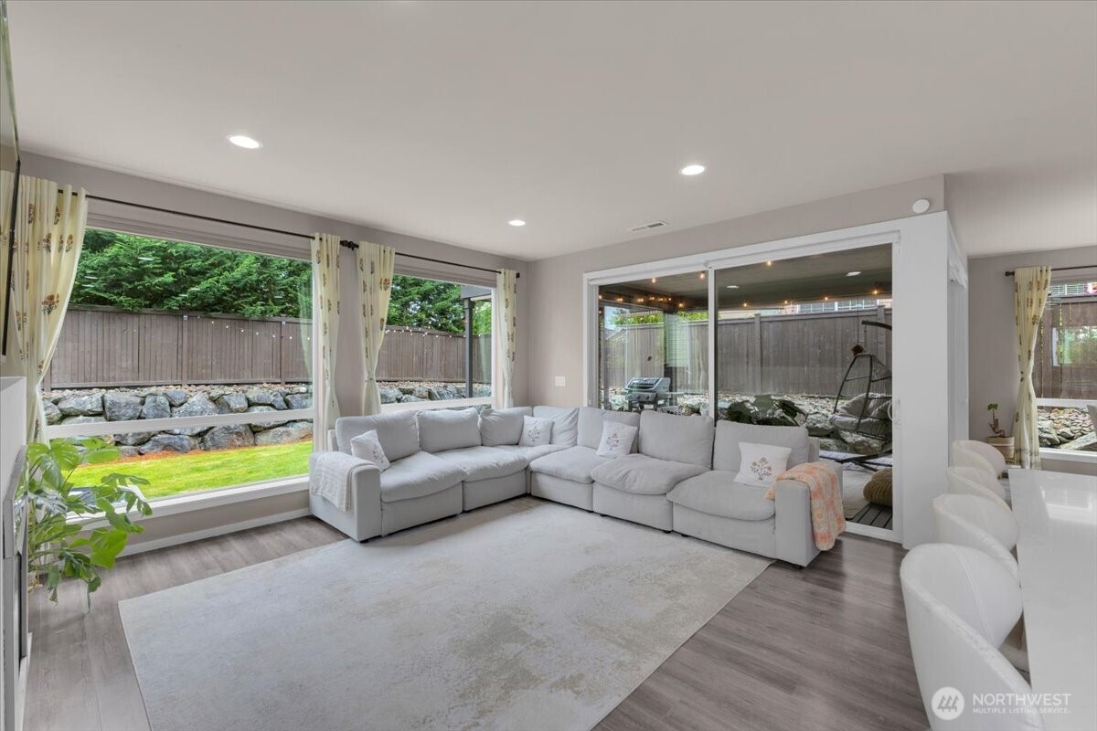 3907 168th Place Property Photo 11