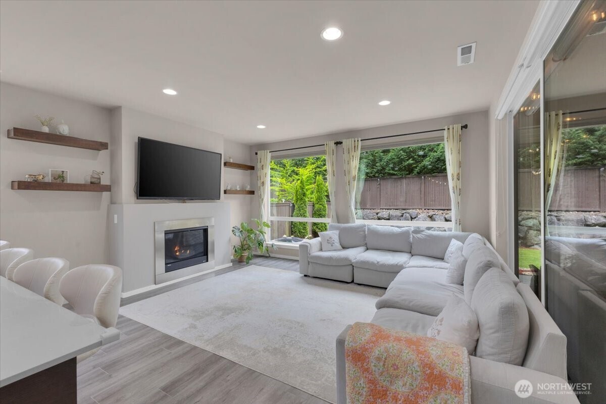 3907 168th Place Property Photo 12