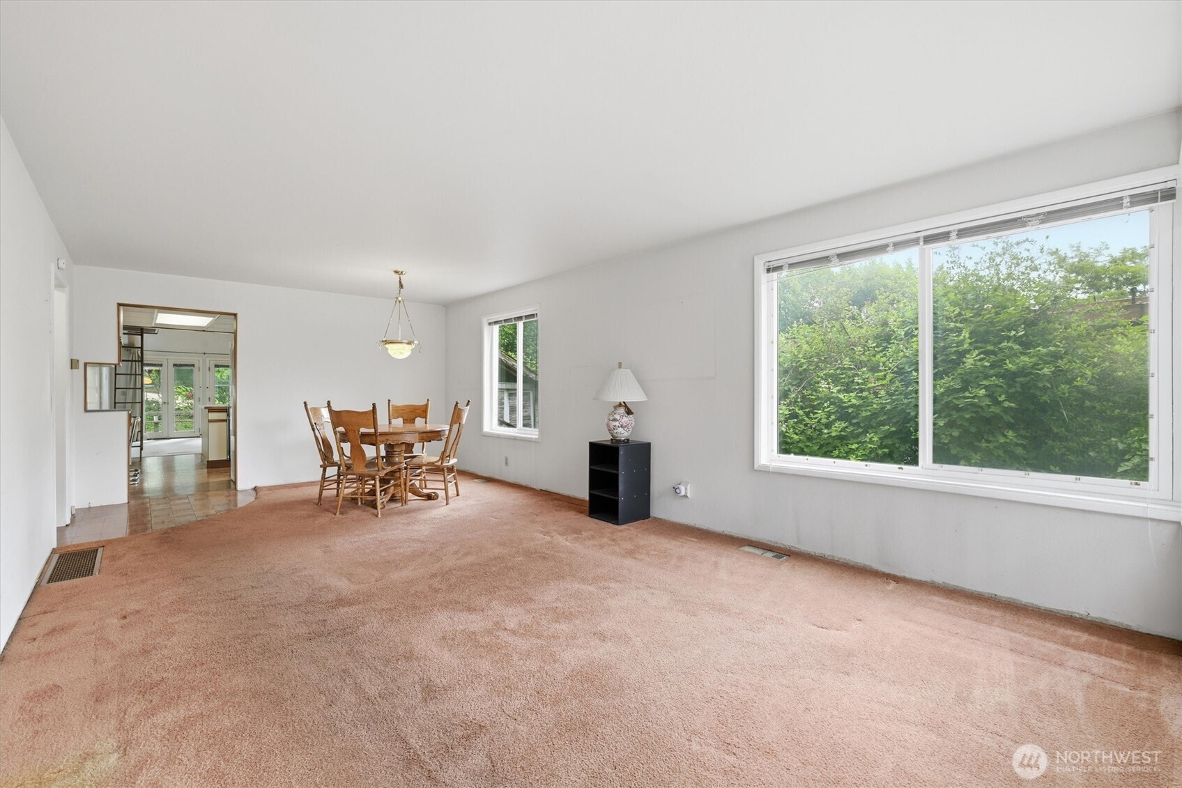 824 S 146th Street Property Photo 2