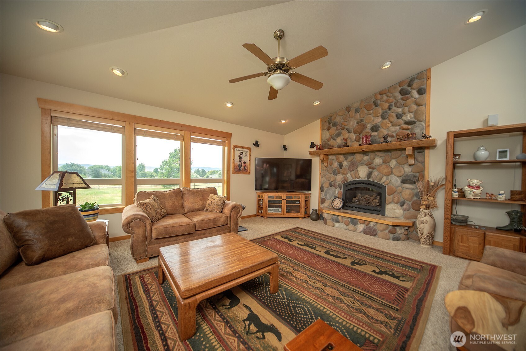 360 Double Creek Lane Property Photo 7