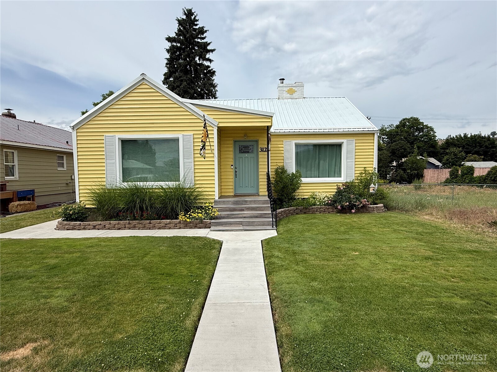 312 S Ash Street Property Photo 1