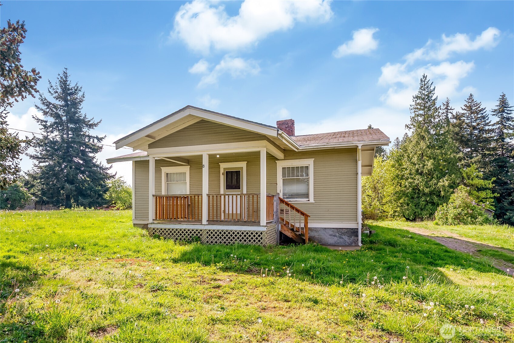 399 E Smith Road Property Photo 4