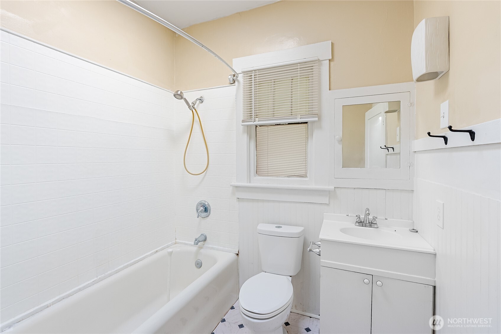 399 E Smith Road Property Photo 13