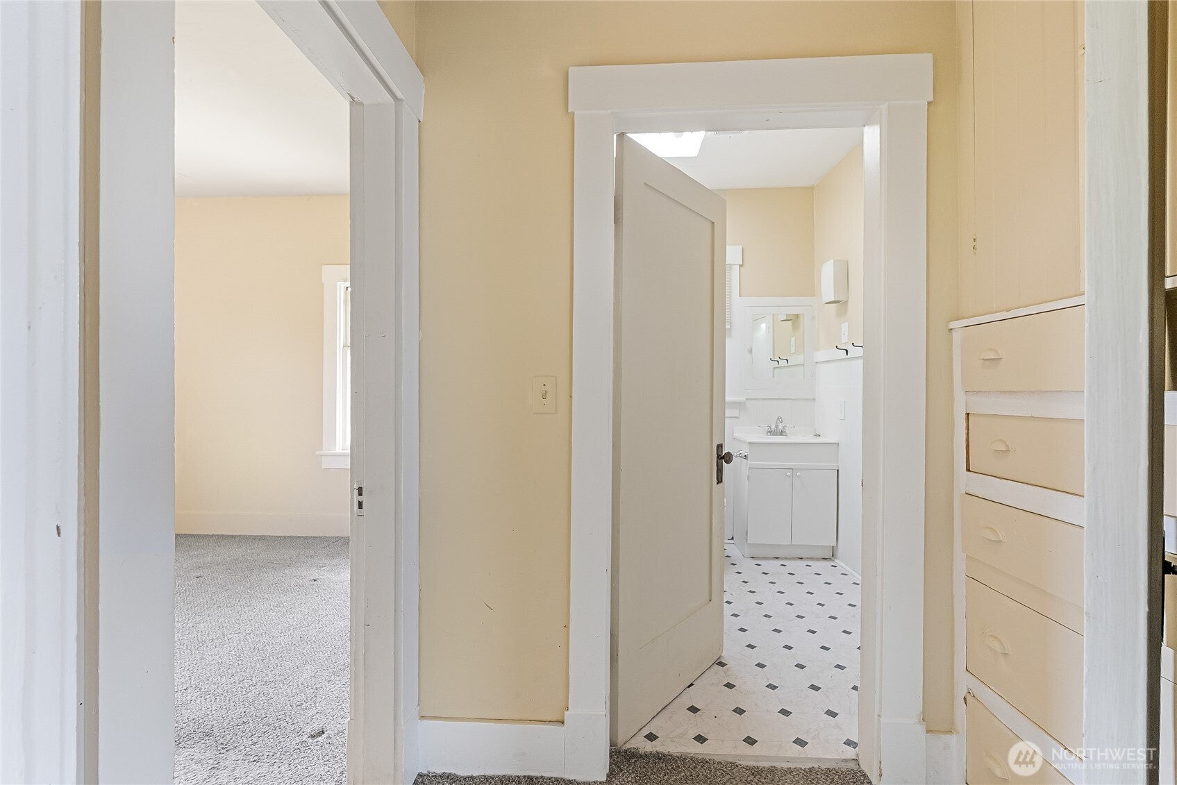 399 E Smith Road Property Photo 15