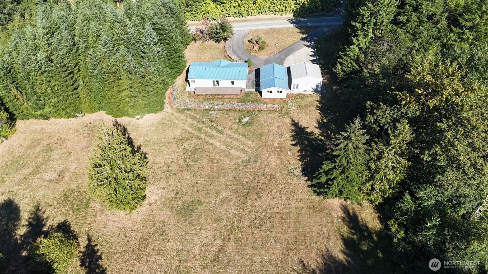 257 Easy Street Property Photo 4