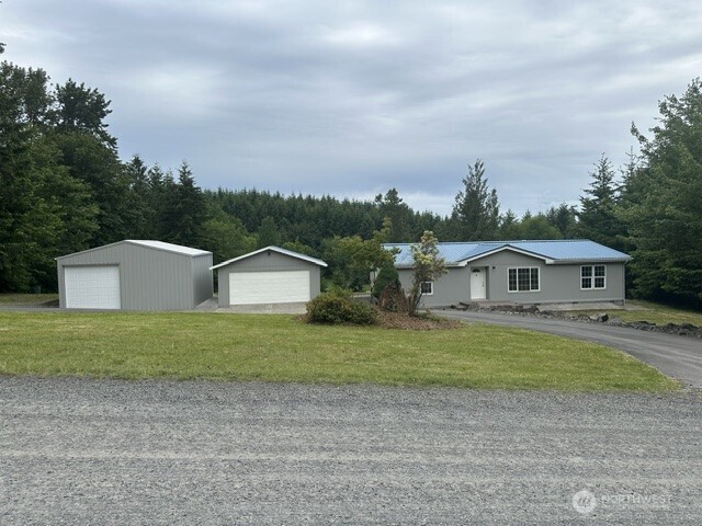 257 Easy Street Property Photo 6