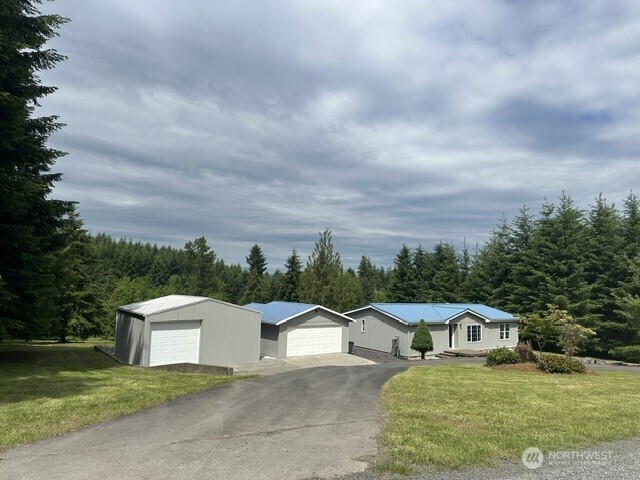 257 Easy Street Property Photo 8