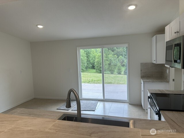 257 Easy Street Property Photo 14