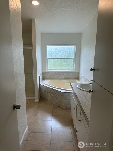 257 Easy Street Property Photo 26
