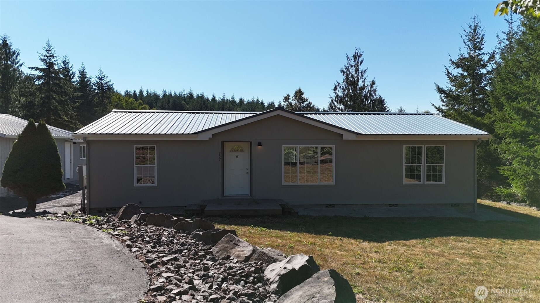 257 Easy Street Property Photo 35