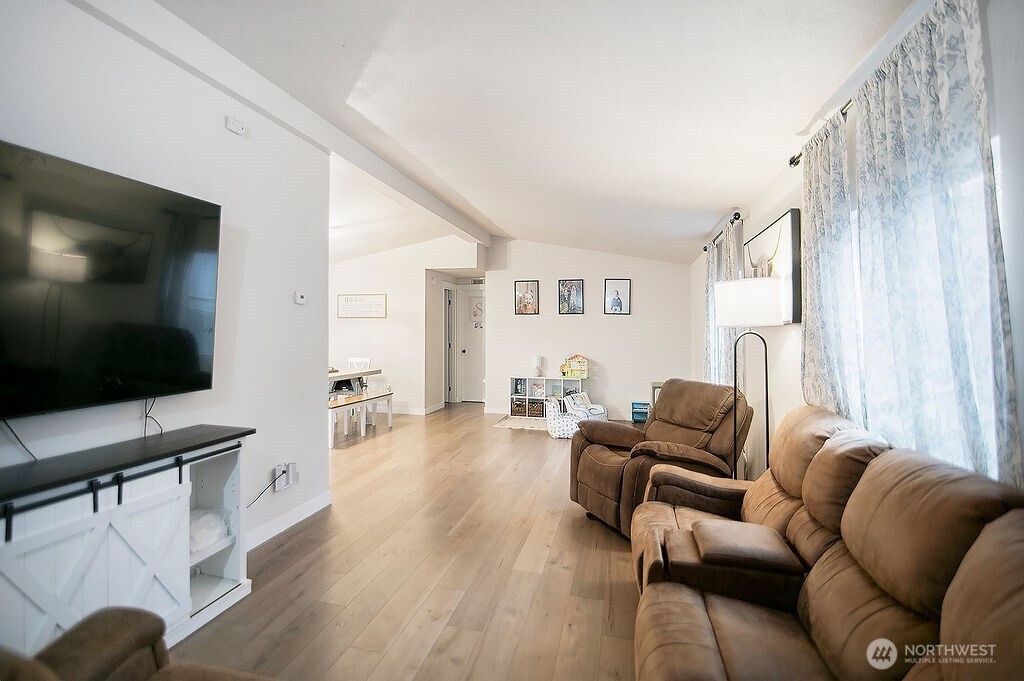 11845 School Land Road Property Photo 2