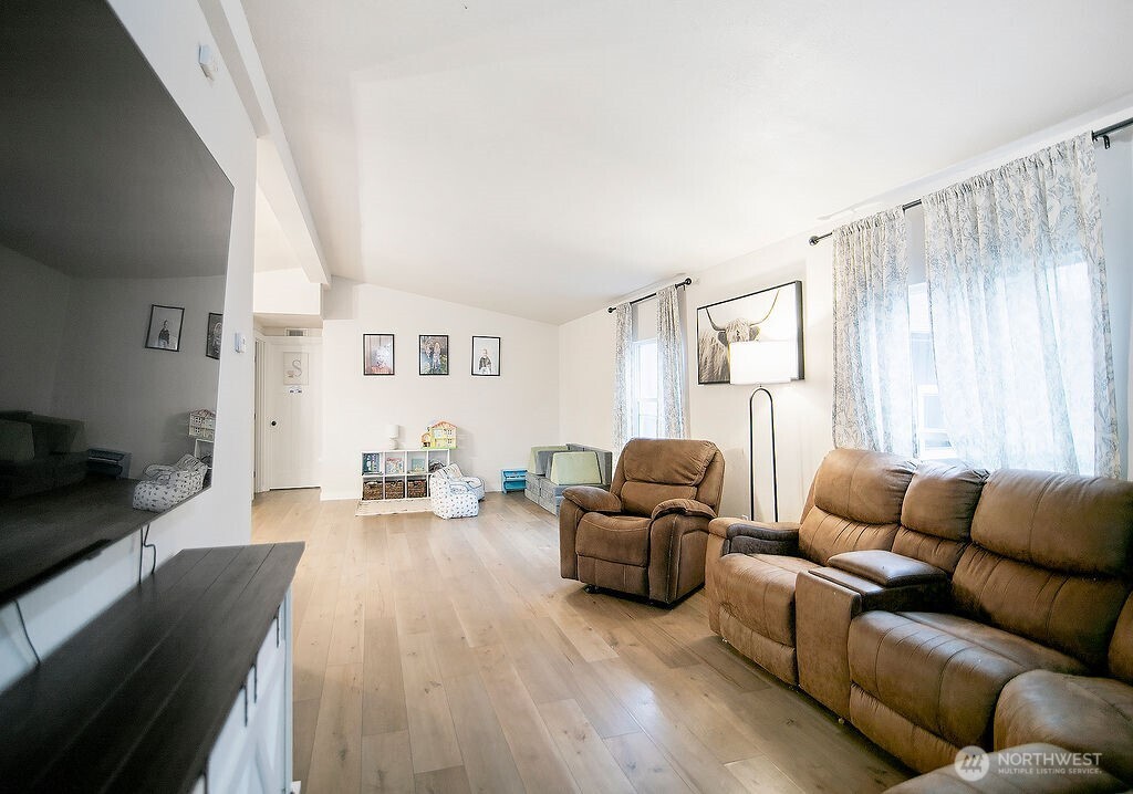 11845 School Land Road Property Photo 3