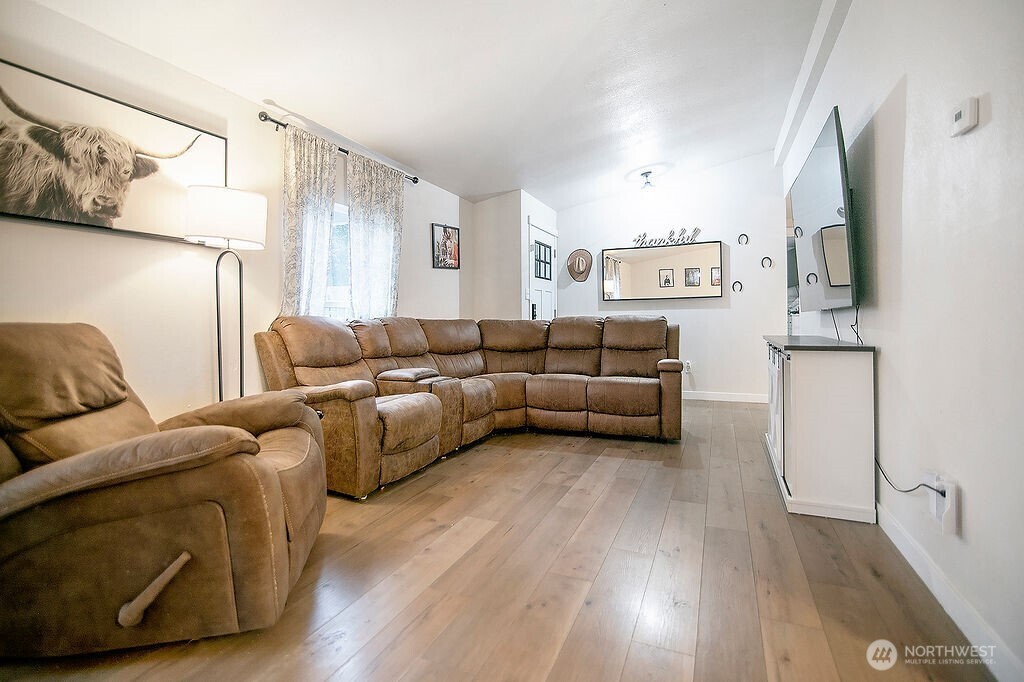 11845 School Land Road Property Photo 4