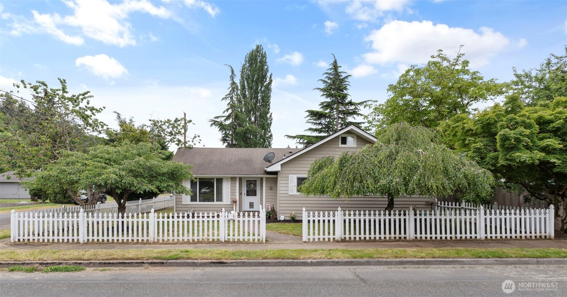 316 E Plum Street Property Photo 1