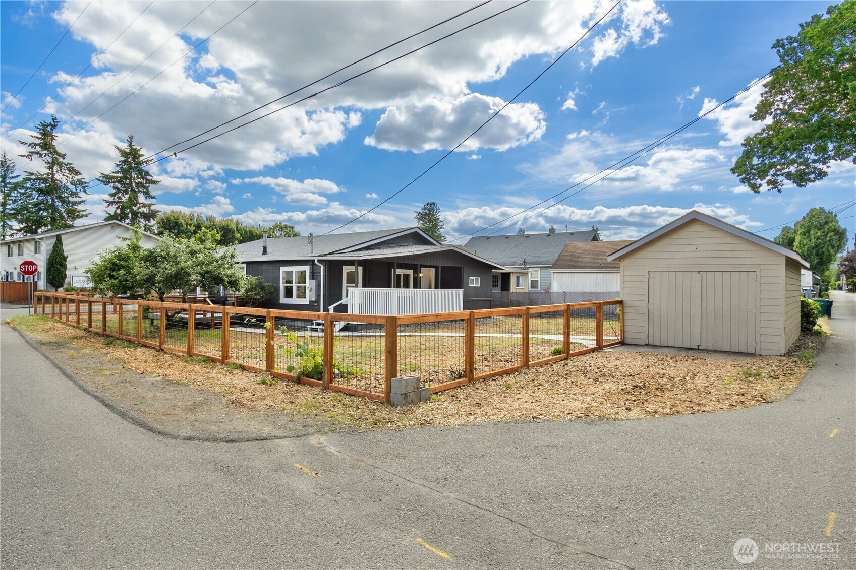 421 4th Street Property Photo 6