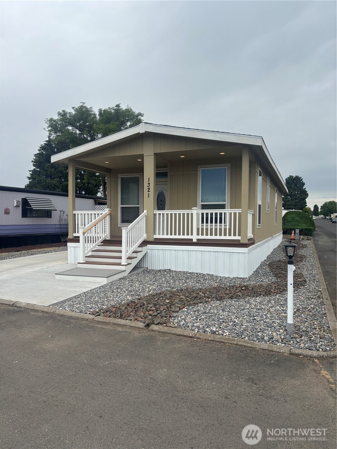 1321 Fort Property Photo 1