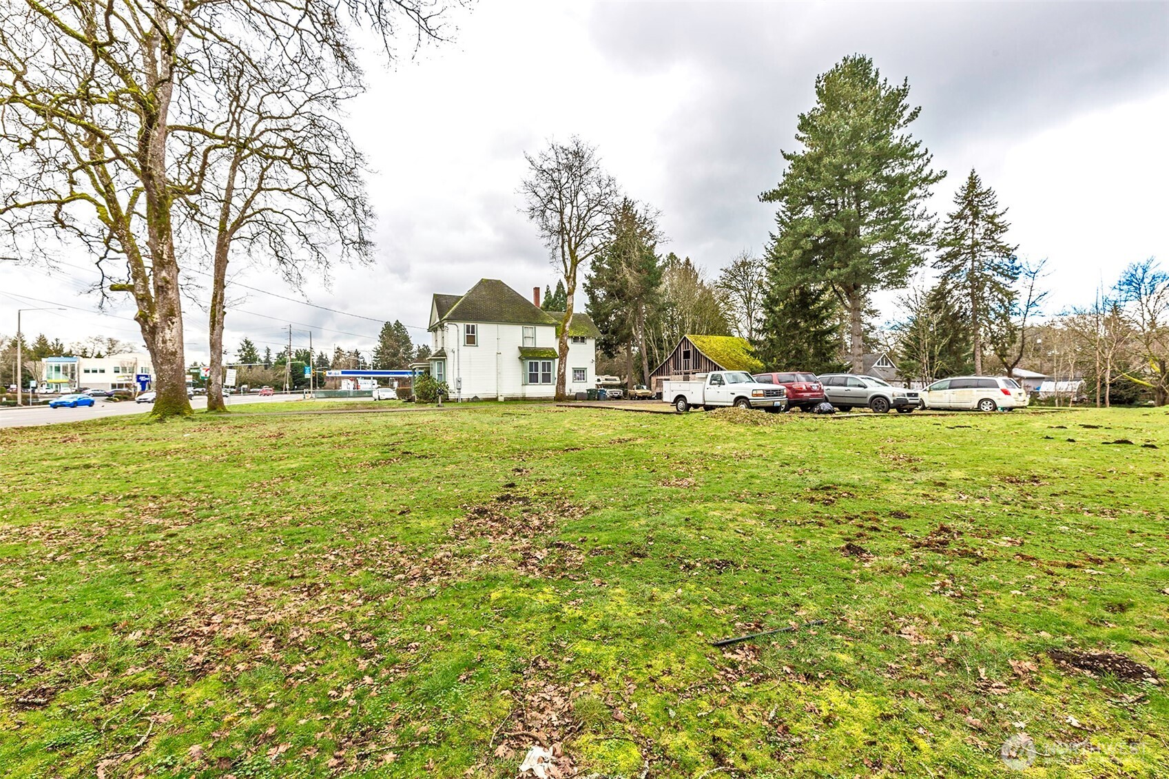7704 Bridgeport Way Property Photo 8