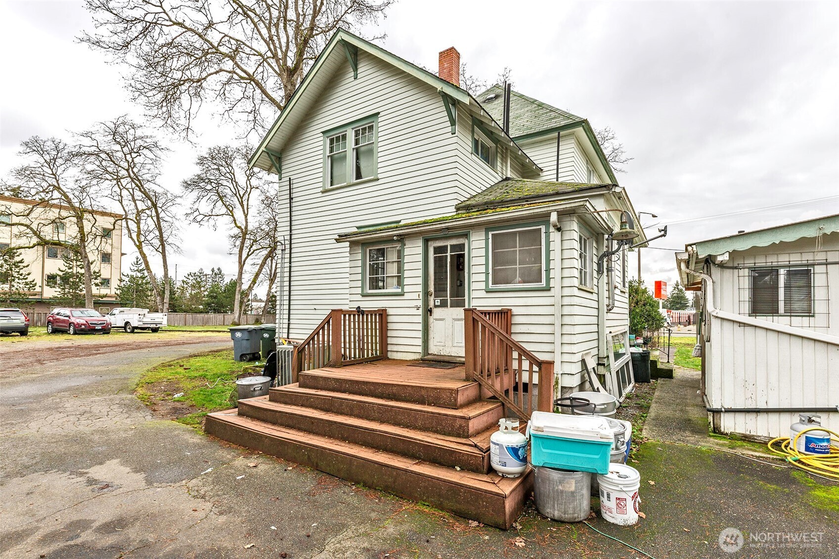 7704 Bridgeport Way Property Photo 13